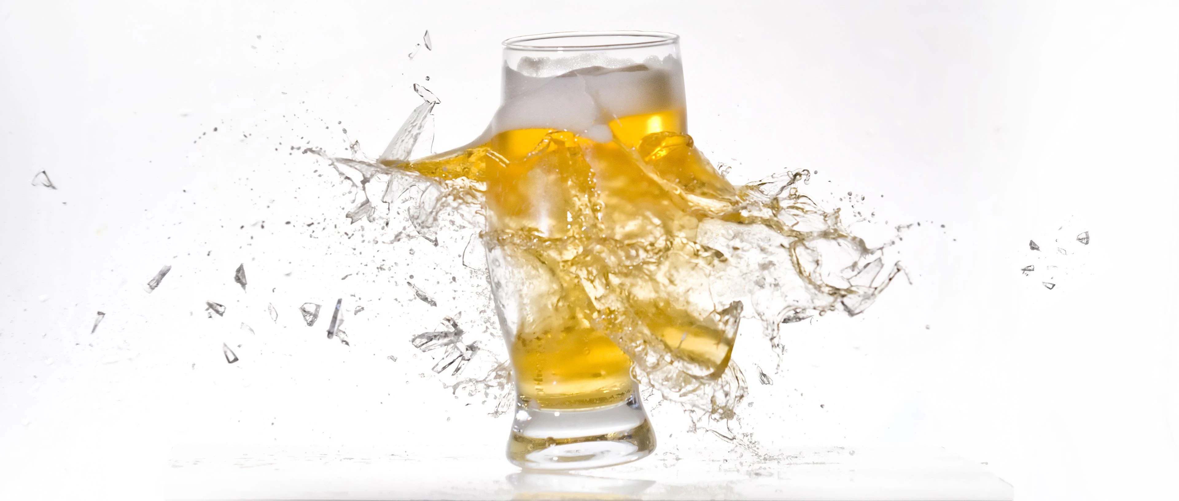 verre d'alcool qui exploqe