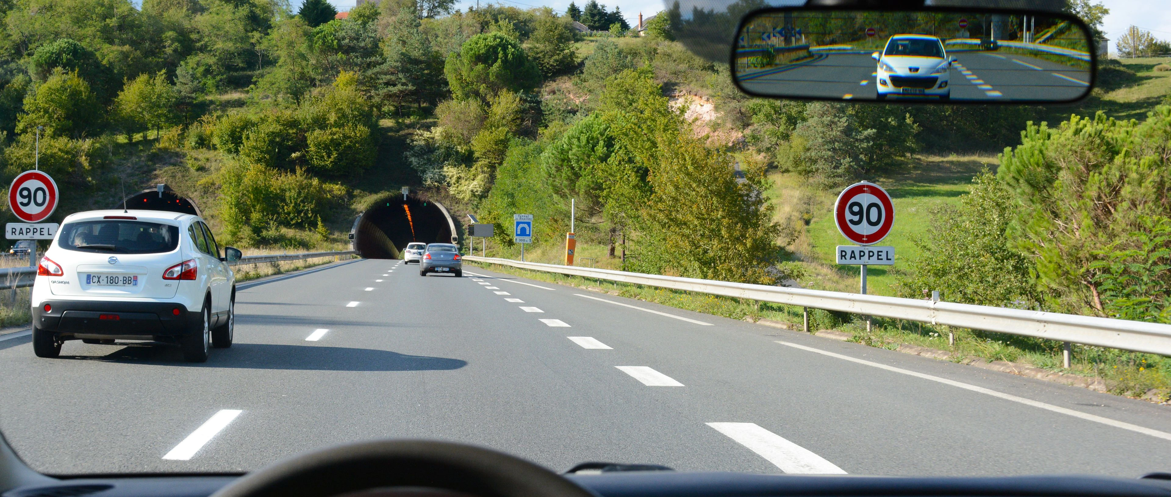 Panneau de limitation de vitesse à 90 km/h