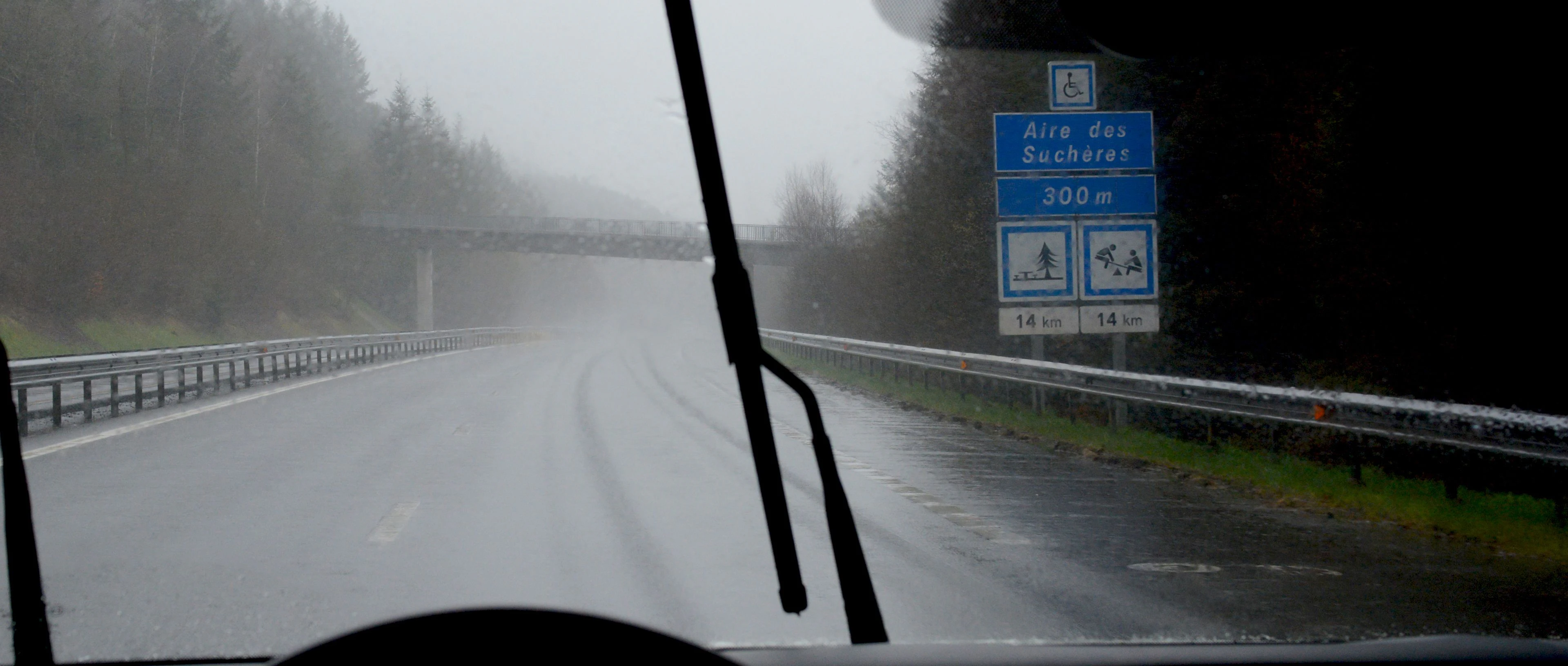 conduire sur sol mouillé