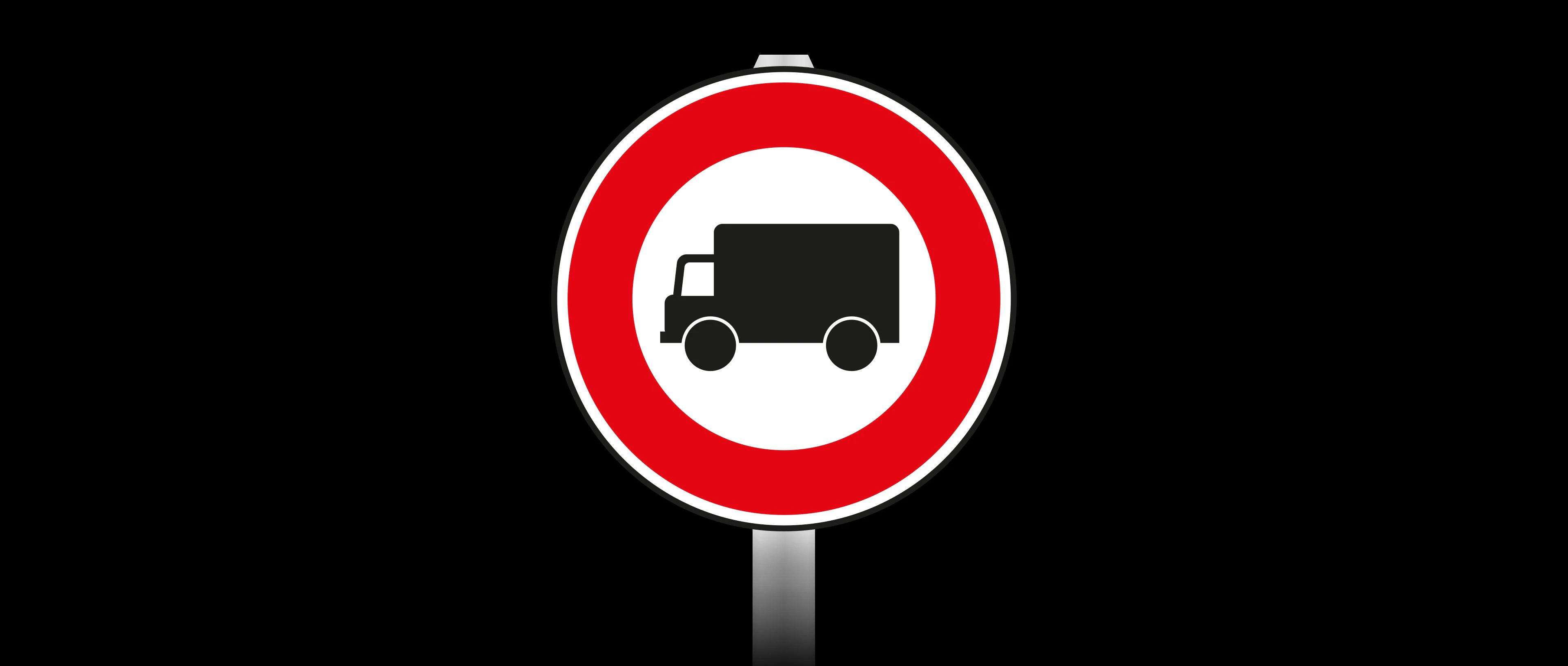 Panneau d'interdiction aux véhicules affectés au transport de marchandises