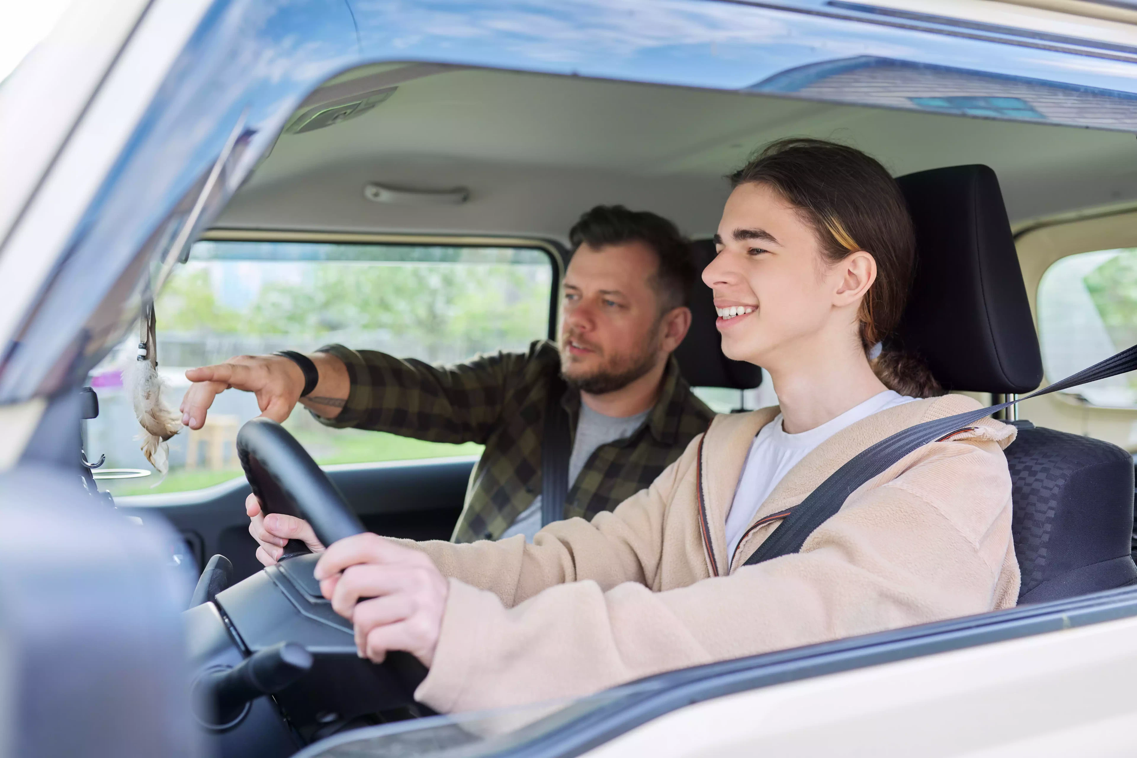 Elève au volant avec accompagnateur