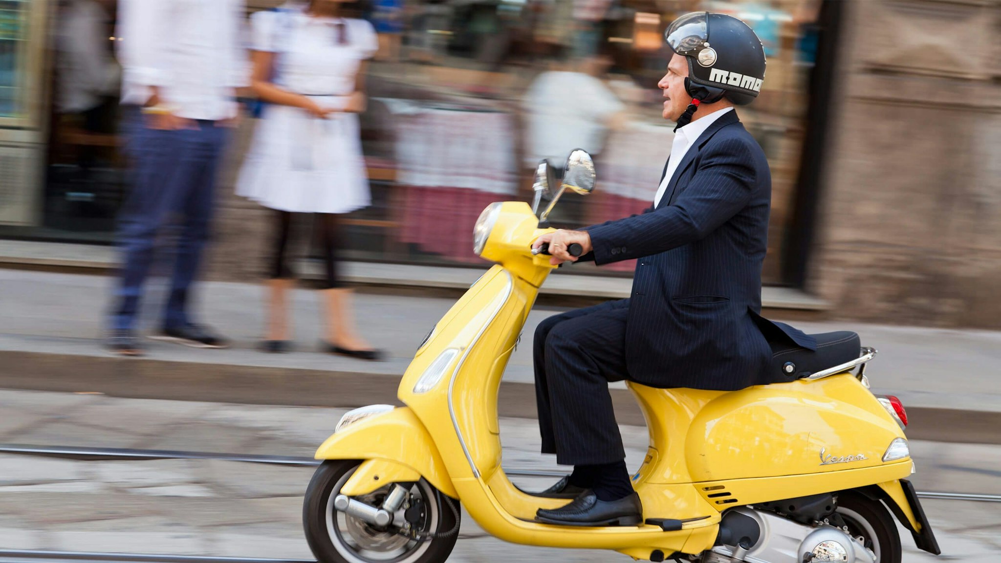 Conduire un scooter que dit le code de la route