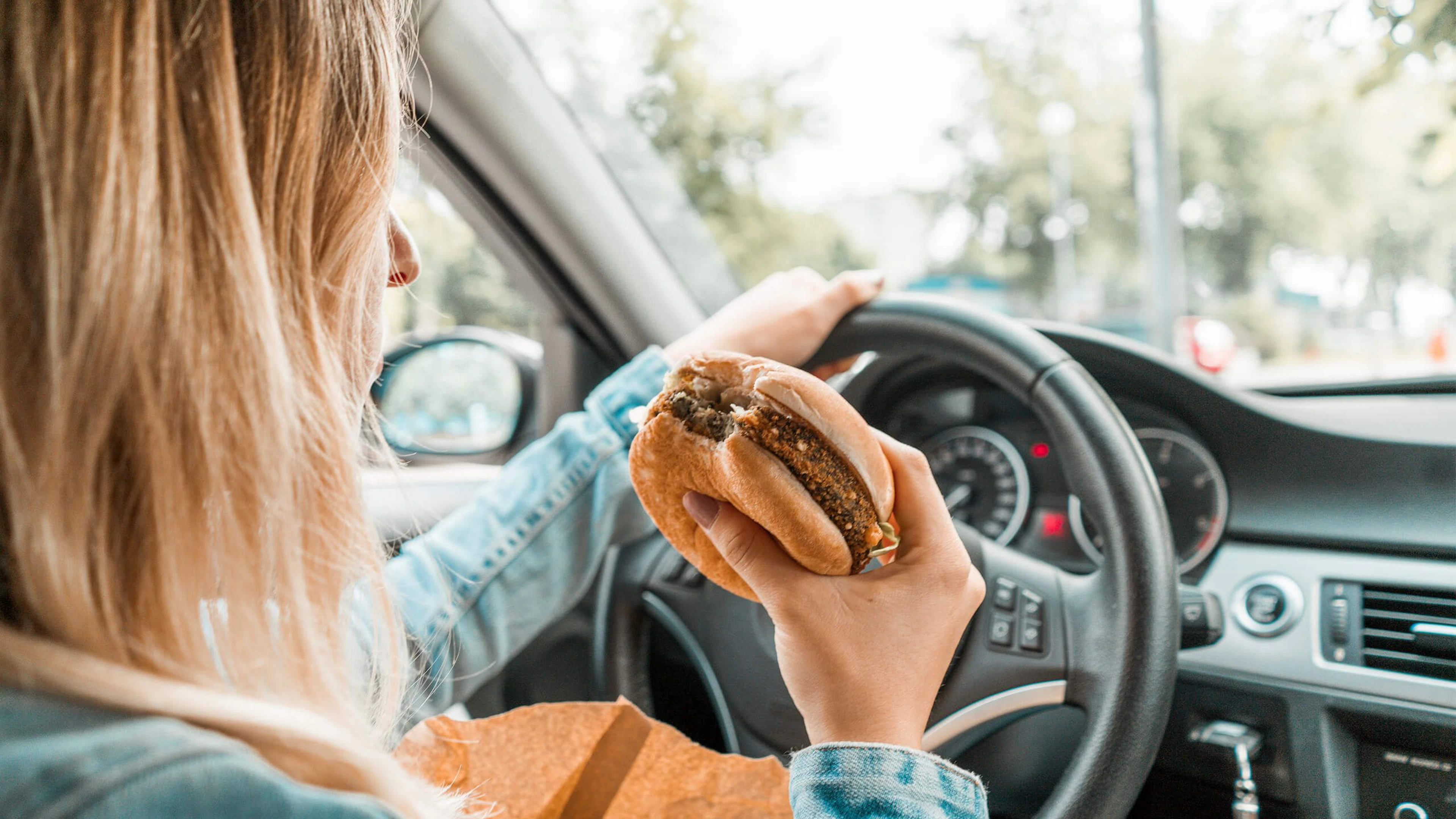 Manger au volant