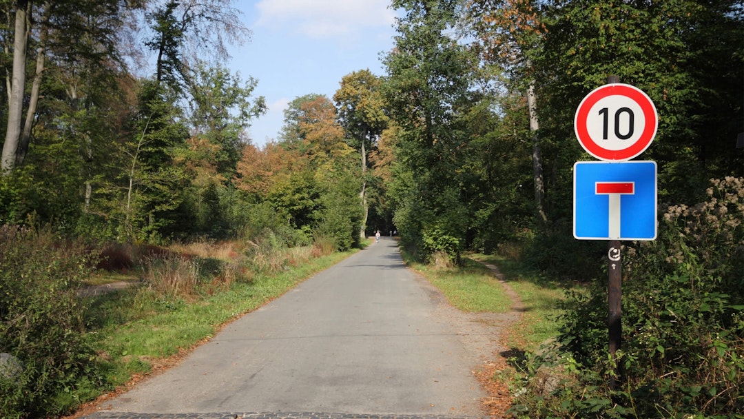 L Impasse Des Lilas Dans La Commune D' Angevillers 57 www.envoituresimone.com