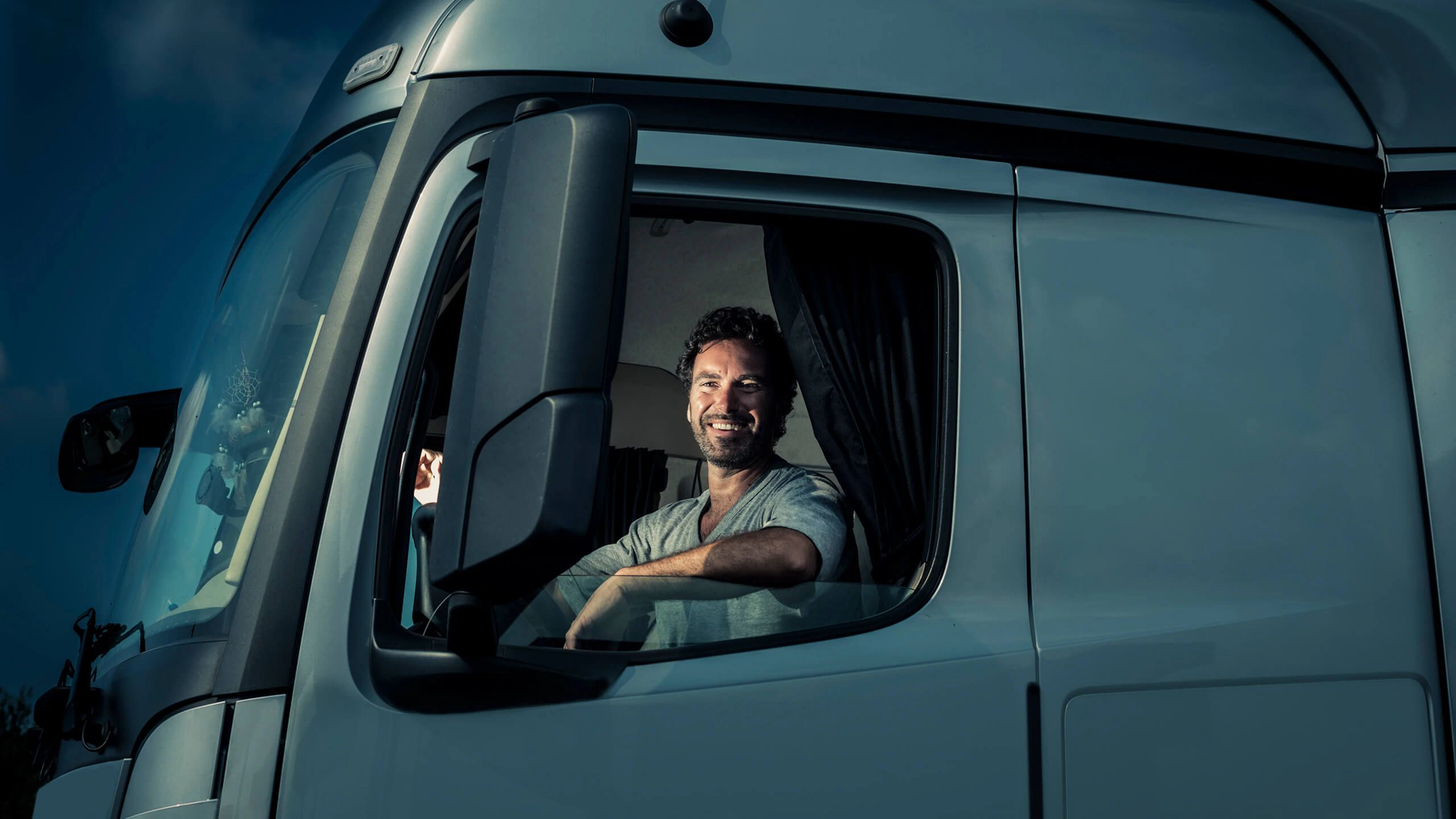 Conducteur au volant d'un camion de catégorie C1