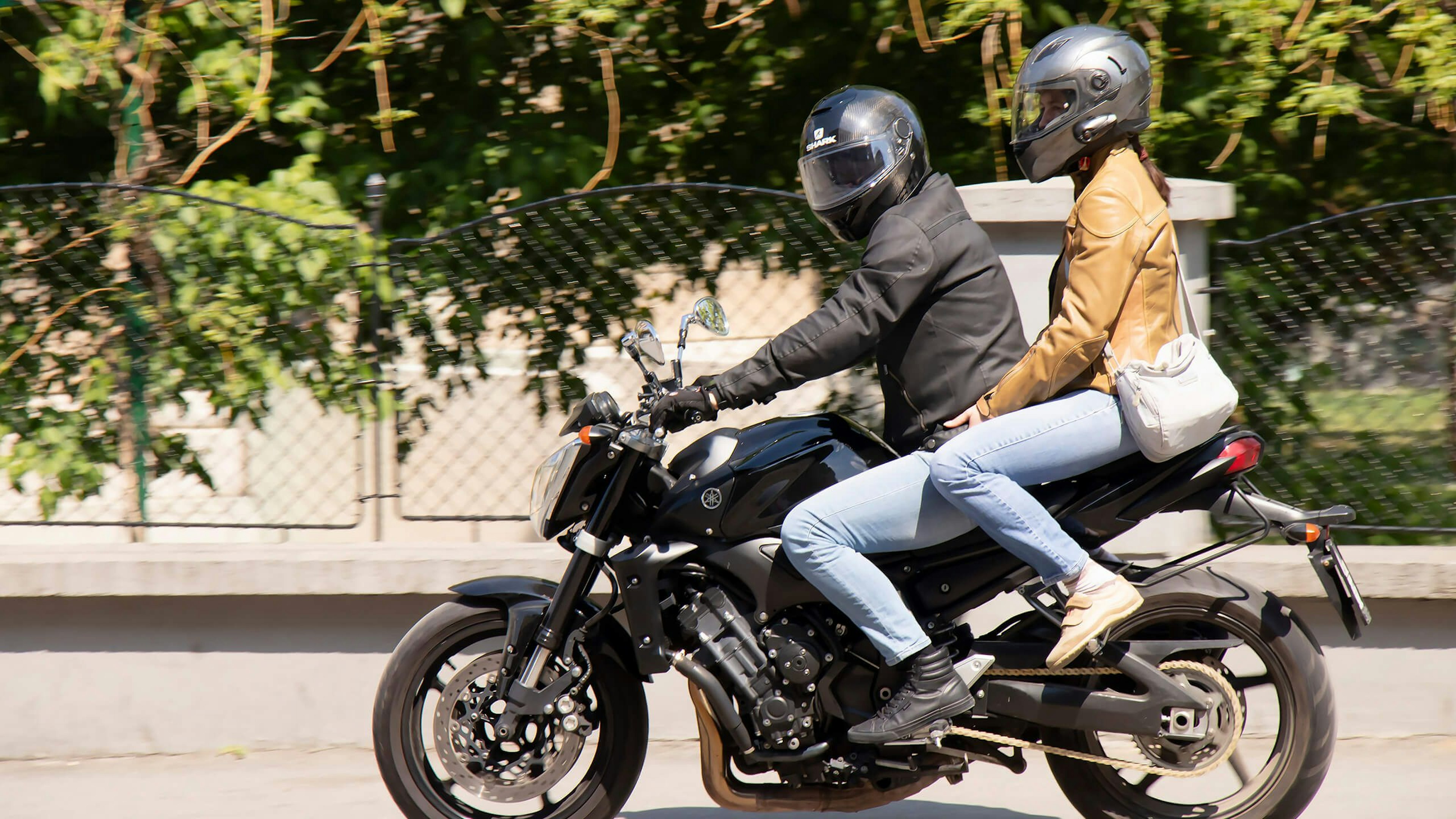 Deux-roues: la moto dans l'aspi du scooter dans l'agglomération