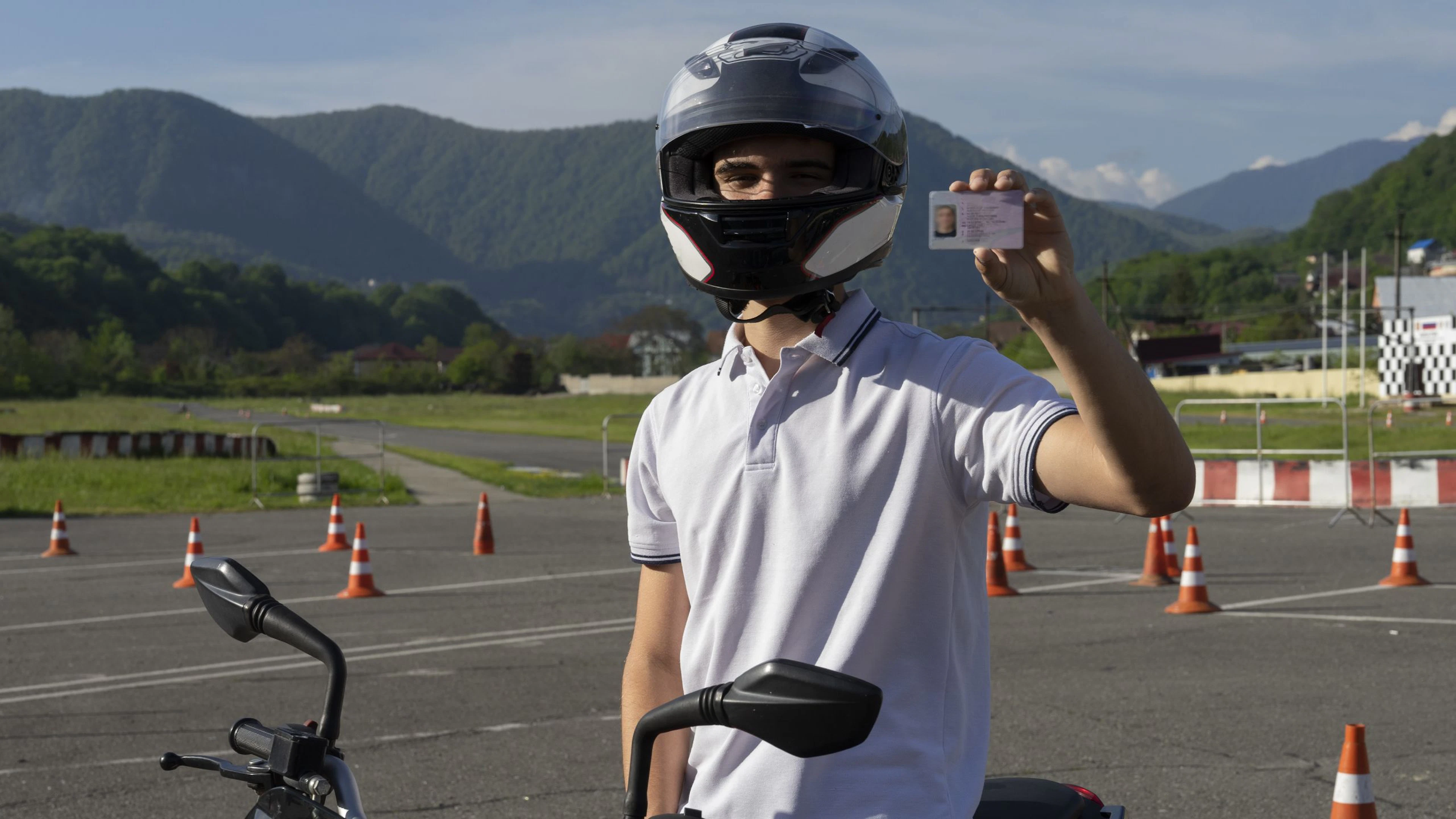 photo-fc-personne-obtient-son-permis-moto.jpg