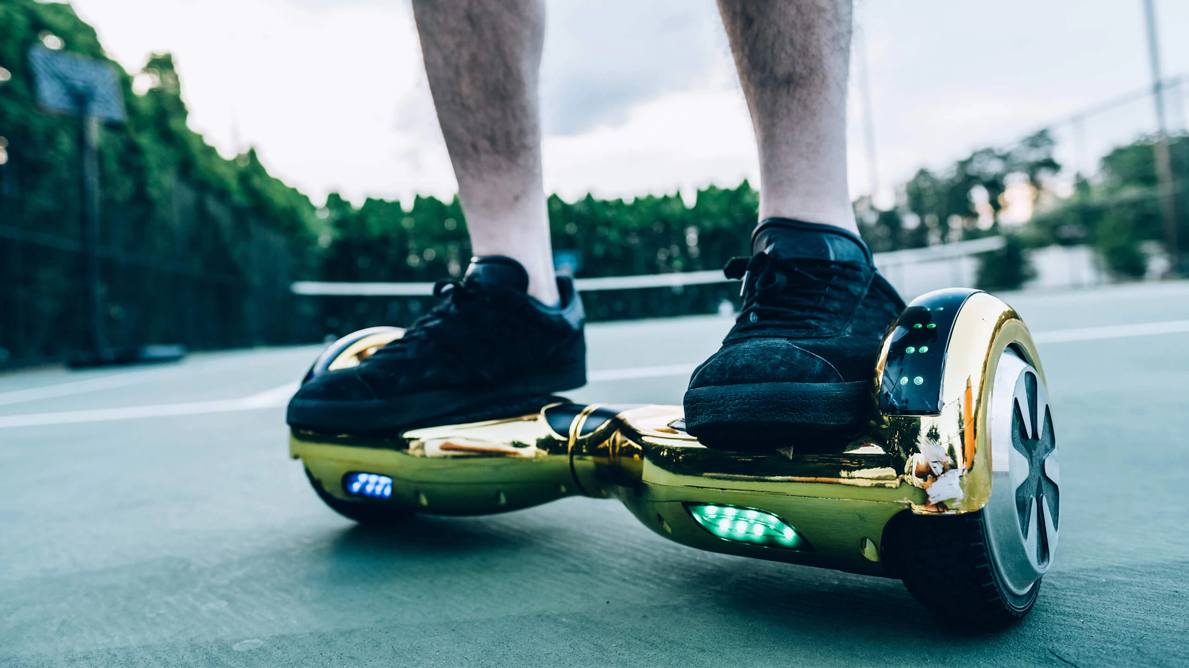 Personne sur un hoverboard