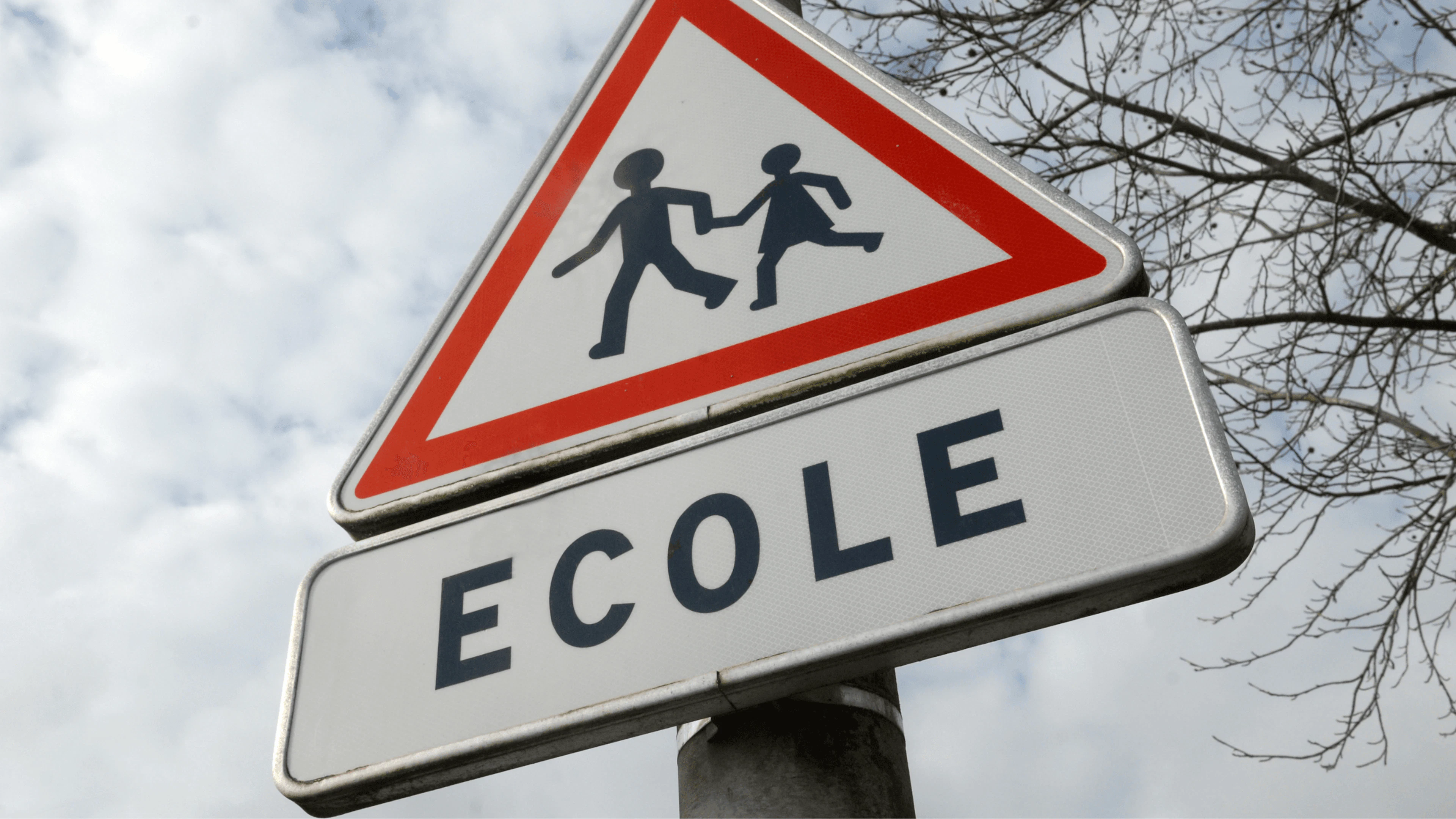 Panneau danger zone fréquentée par des enfants