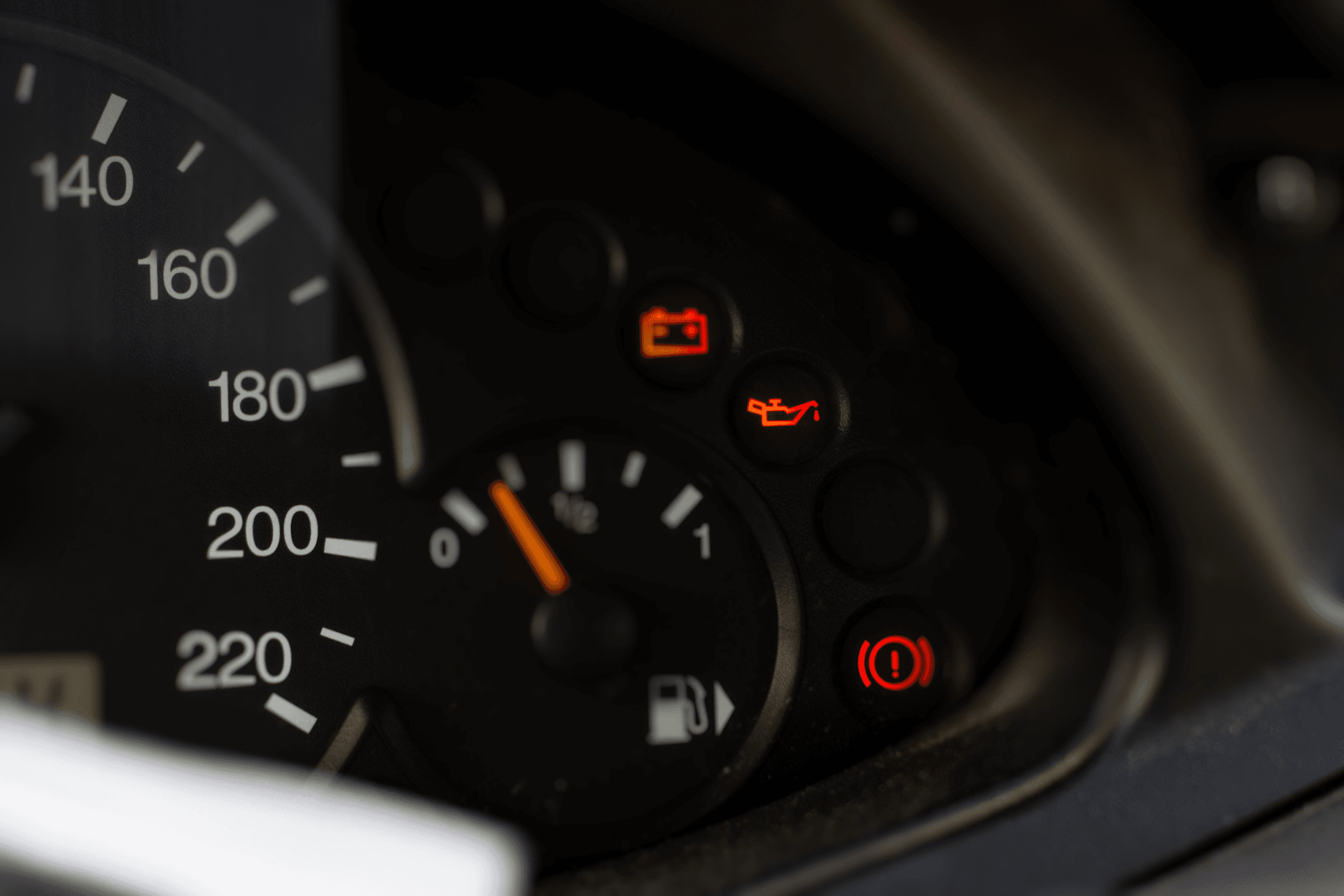 Voyant d’alerte du moteur allumé signification et risques